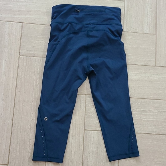 Lululemon Break Free crop in night tide size 6 - Picture 2 of 3